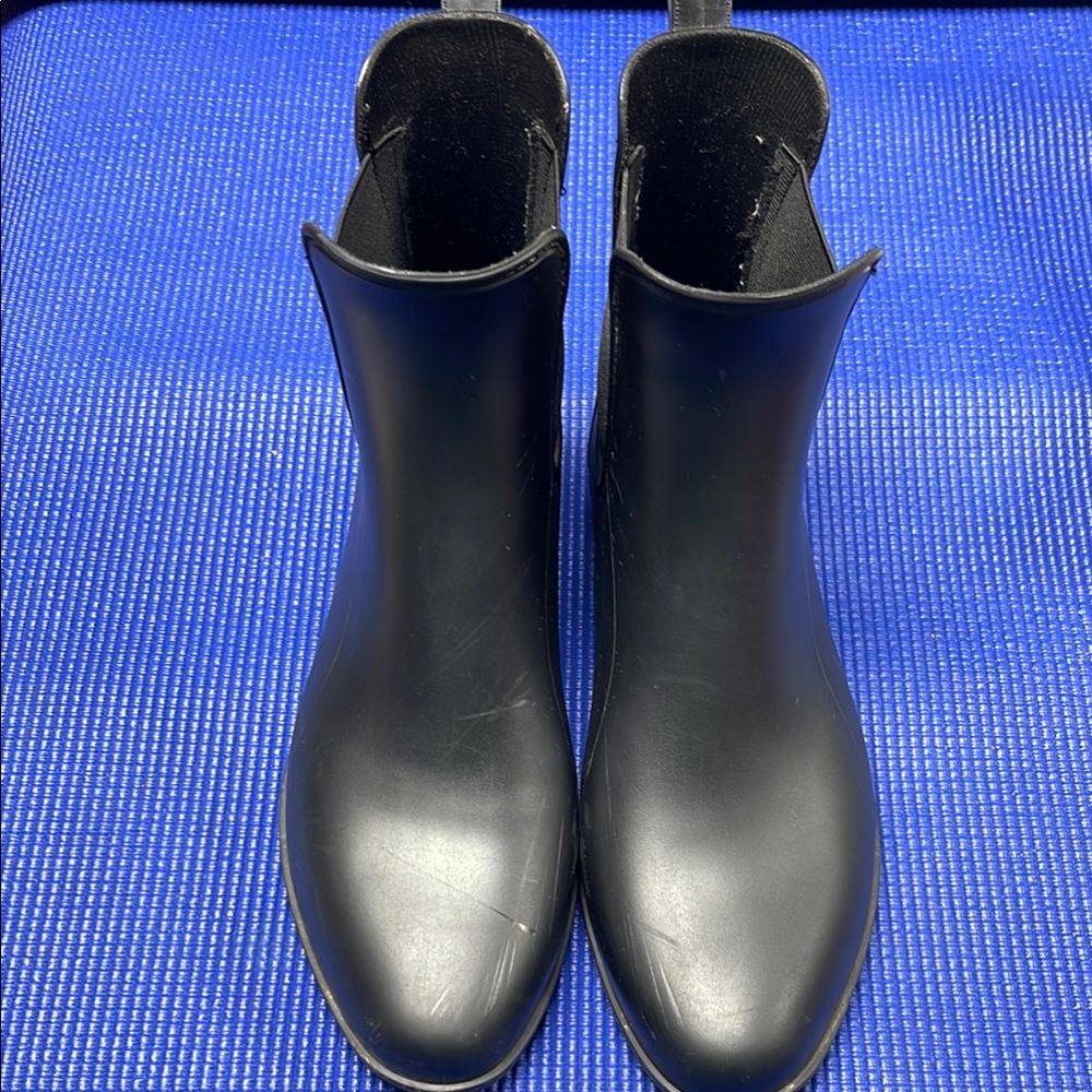 Black Ankle Boots with Elastic Panels
